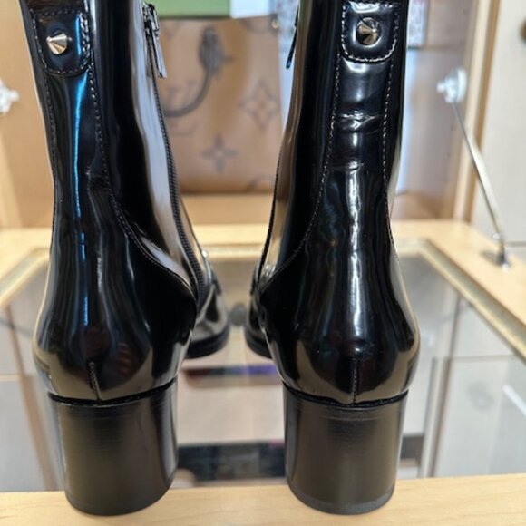 Christian Louboutin Black Chain-Link Accent Size 38 Patent Leather Booties - Picture 5 of 6